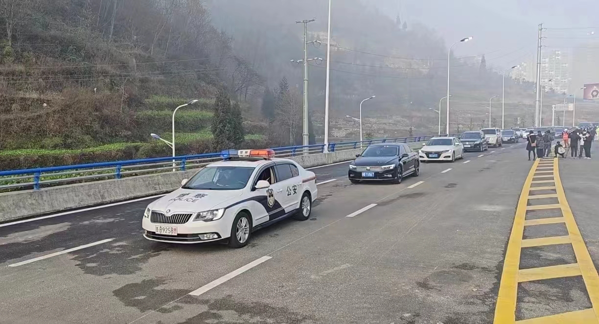 鳳凰東路正式通車(chē)！