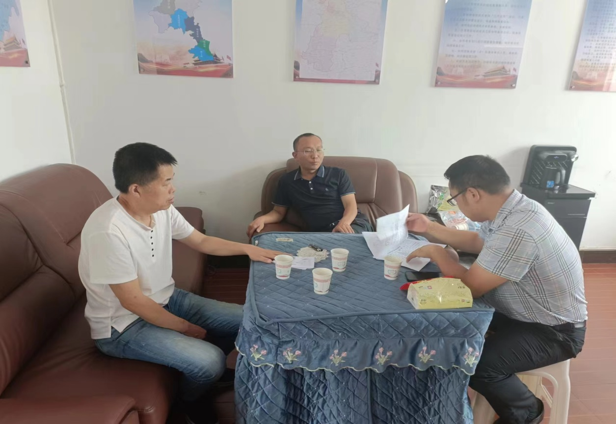 區(qū)城投公司到木果鎮(zhèn)盤(pán)雄社區(qū)走訪(fǎng)